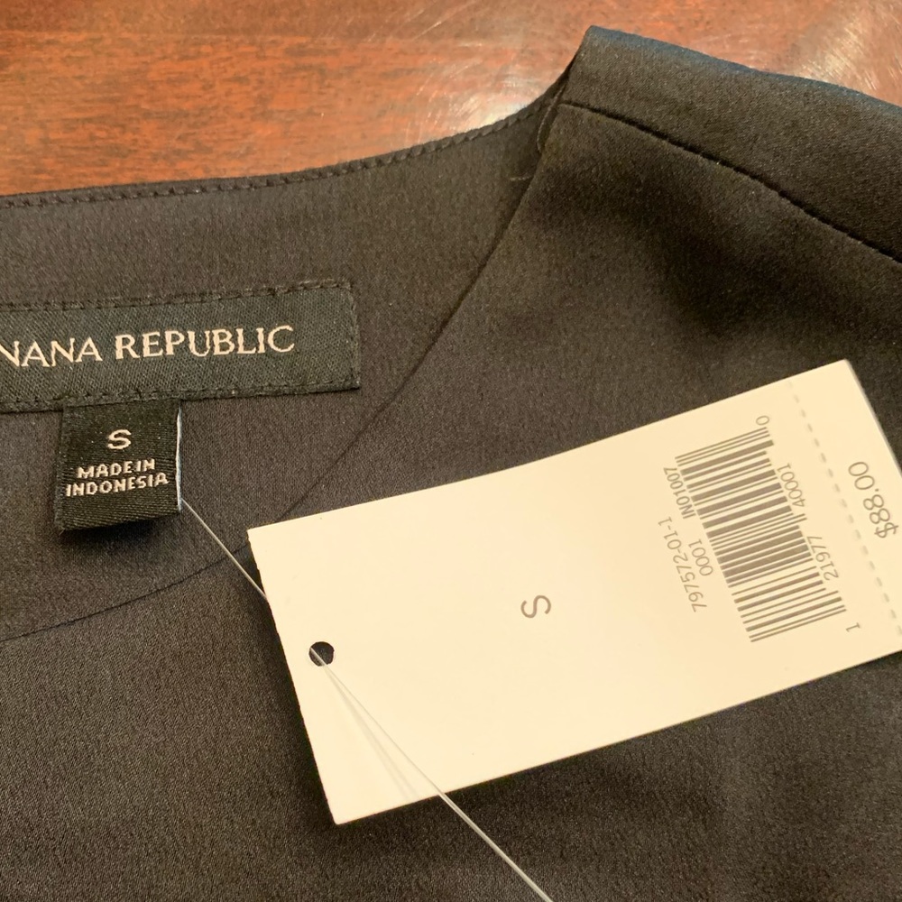 NWT - banana republic classic - bought too small - Picture 6 of 7